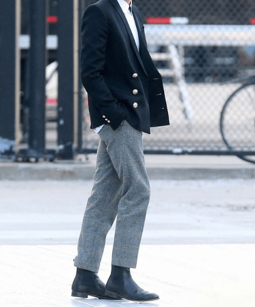 Boot nam cùng quần kaki