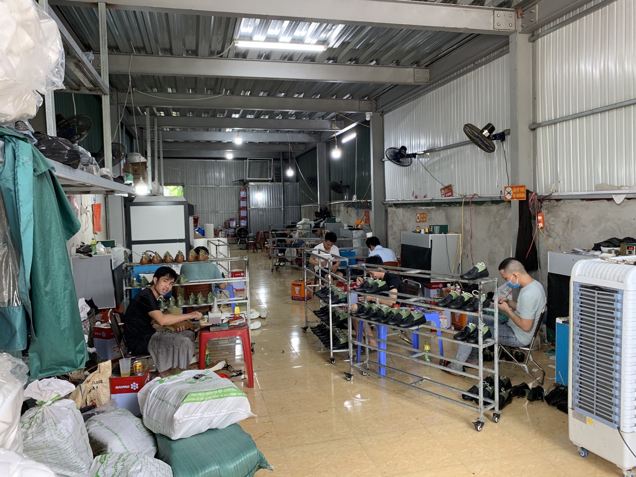 Hình ảnh xưởng sản xuất giày da Chu Hải Nam