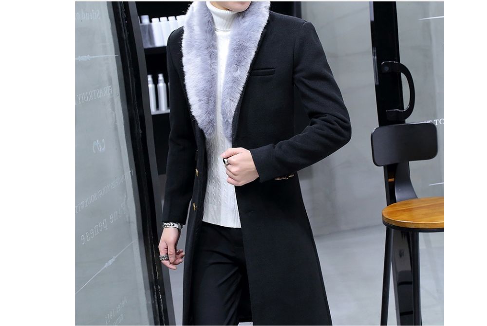 Áo khoác dạ cổ lông với áo len và quần jeans 