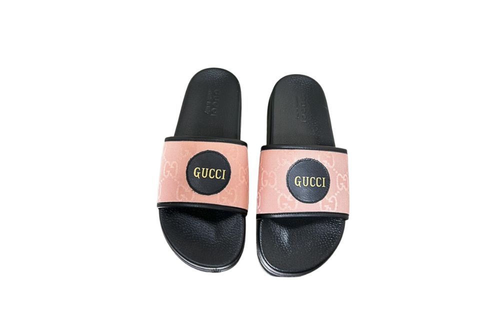 Dép Nam Gucci Màu Hồng Họa Tiết Chữ Nổi Bật