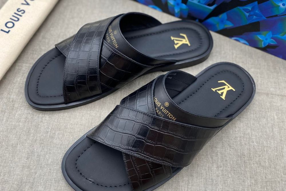 Form dáng chuẩn của dép Louis Vuitton