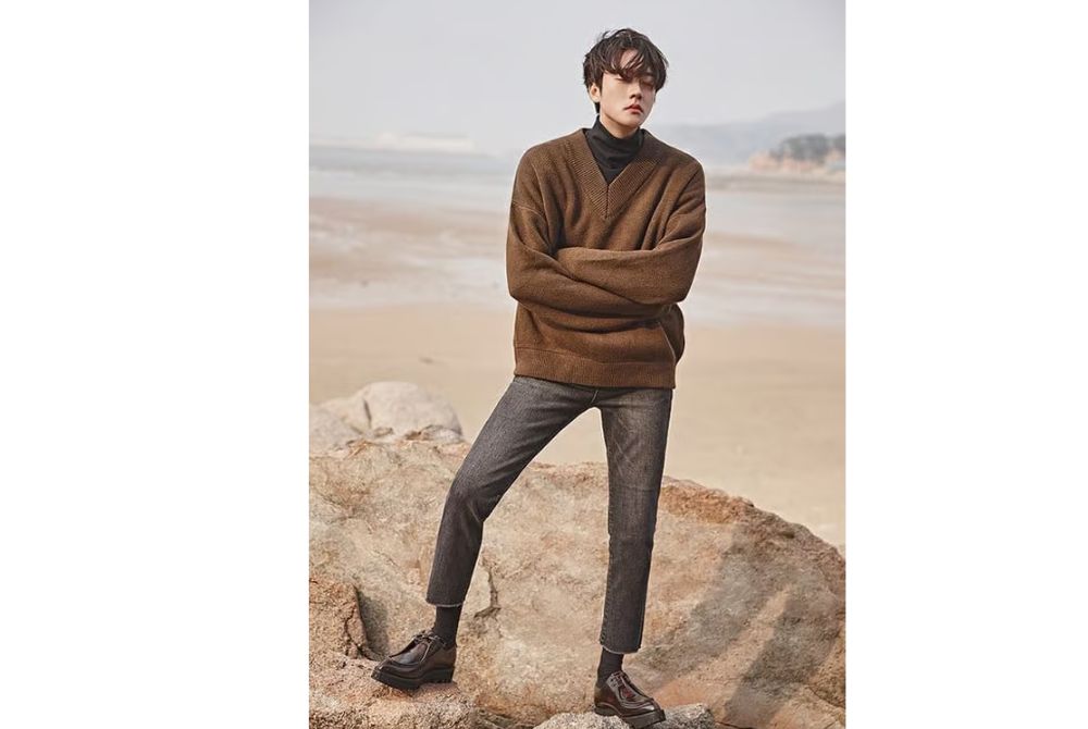 Phối giày Âu nam với áo len và quần dài