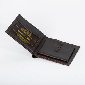 Thiết kế dáng đứng và ngang tạo sự trẻ trung và sang trọng cho người sử dụng.