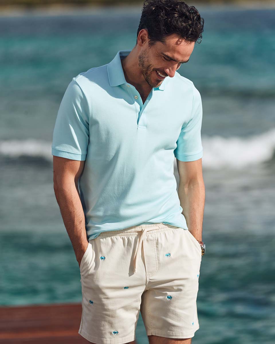 Để tăng thêm sự năng động, hãy chọn thêm một chiếc mũ cói và kính mắt thời trang nhé