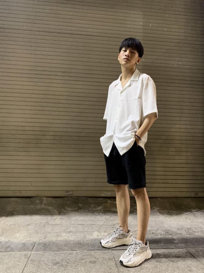 Quần short và áo sơ mi ngắn tự tin dạo phố