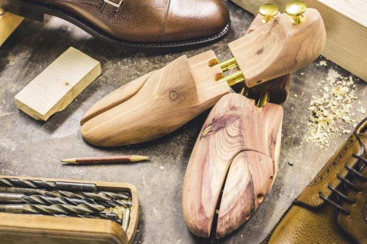 Cây giữ form gỗ tuyết tùng