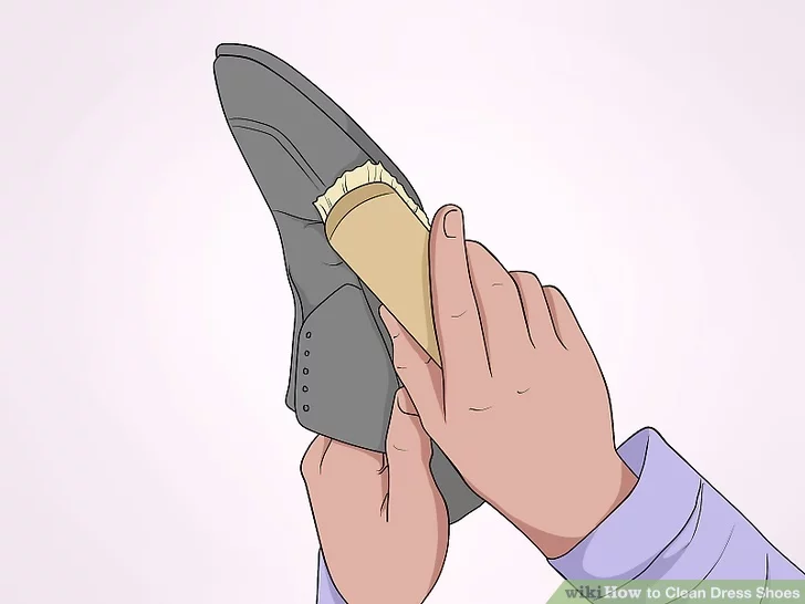 Chải hoặc lau sạch bụi bẩn trên bề mặt