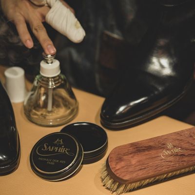 Hướng dẫn vệ sinh giày da đúng cách