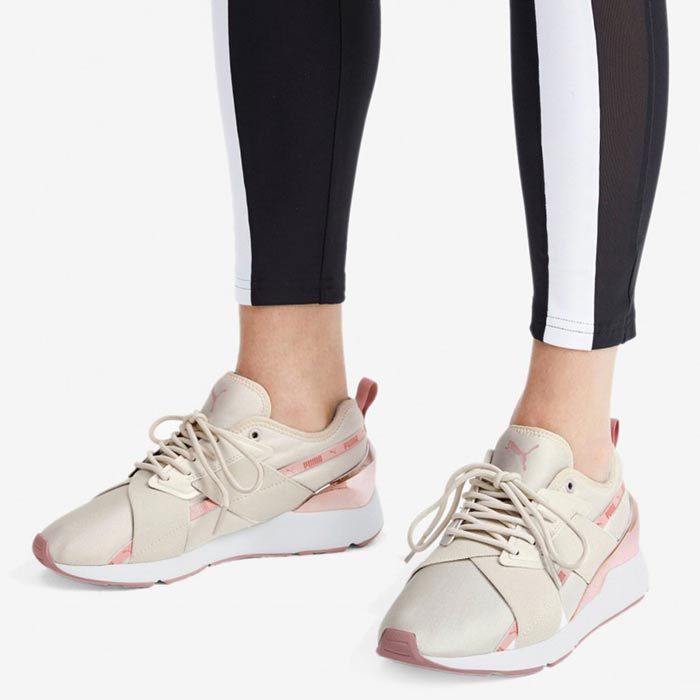 Giày thể thao tạo nên sự thoải mái và năng động