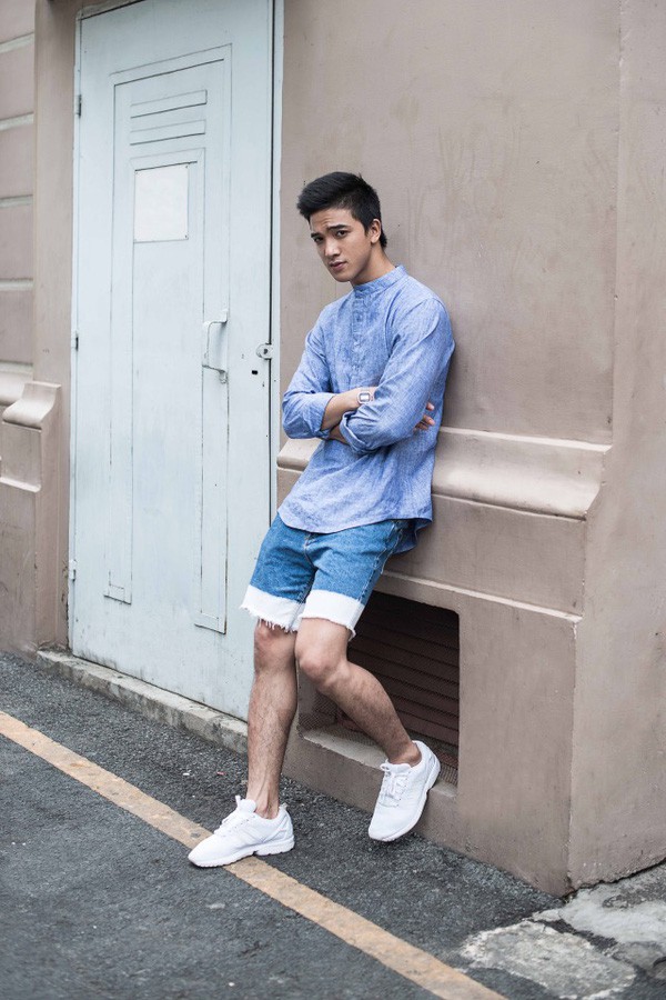 Phối giày thể thao với quần short