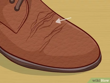 Sử dụng dầu khi bạn thấy các vết nứt nhỏ (Nguồn: Internet)