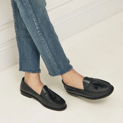 Giày lười công sở nam kết hợp cùng quần jean