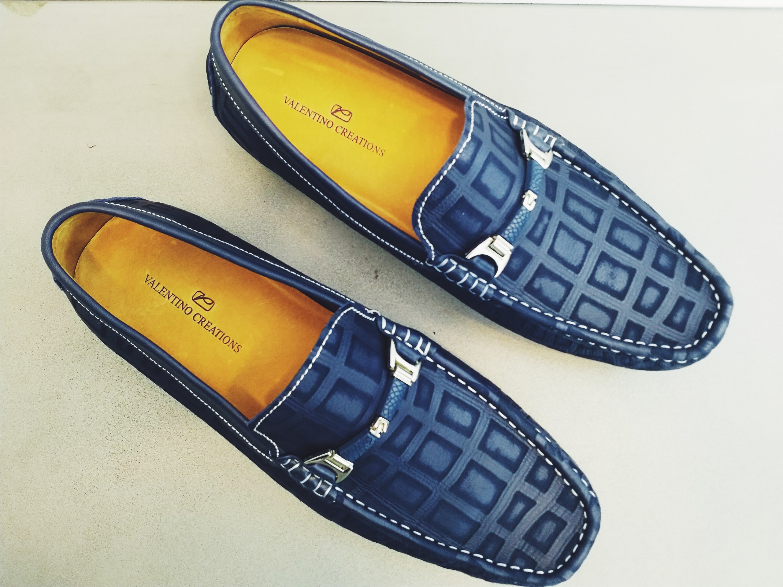 Giày lười Valentino