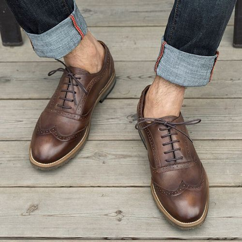 Giày Oxford nam đục lỗ kết hợp quần Jean