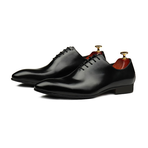 Giày wholecut đen bóng