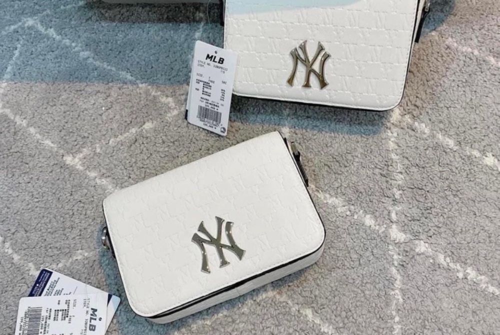 Kiểm tra hàng Authentic tại các store chính hãng