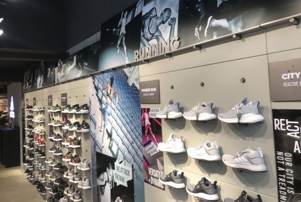 Kiểm tra hàng Authentic tại các store chính hãng