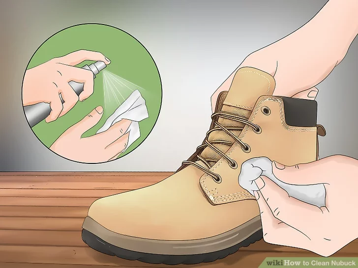 Làm sạch vết bẩn bằng chất tẩy rửa (Nguồn: Internet)