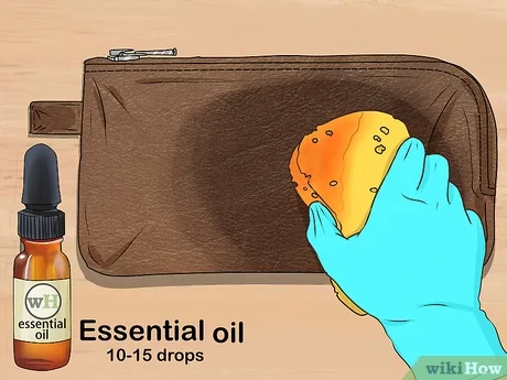 Làm sạch ví da với một lượng nhỏ tinh dầu