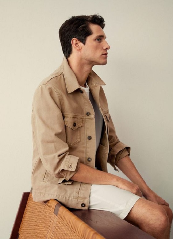 Quần short Chino kết hợp với áo khoác denim