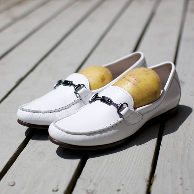 Khắc phục giày bị chật bằng khoai tây