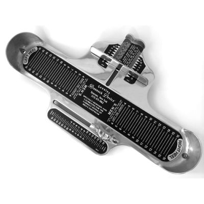 Size giày lười nam bằng thiết bị Brannock