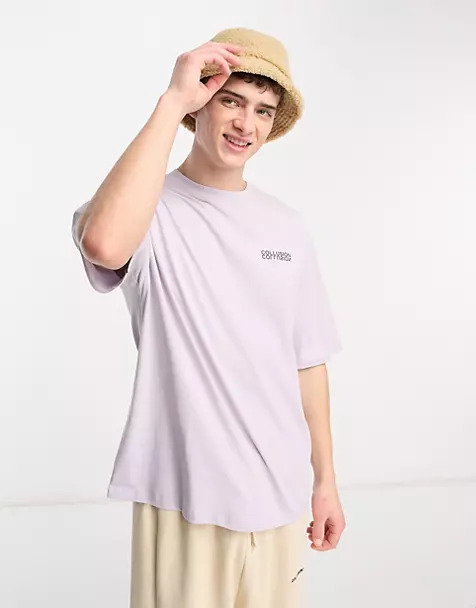 Ngoài những chiếc áo thun basic, các chàng trai có thêm sự lựa chọn nữa là áo phông dáng oversize nam