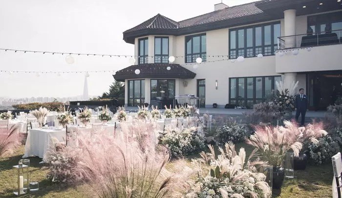 Phối đồ phù hợp khi đi dự đám cưới