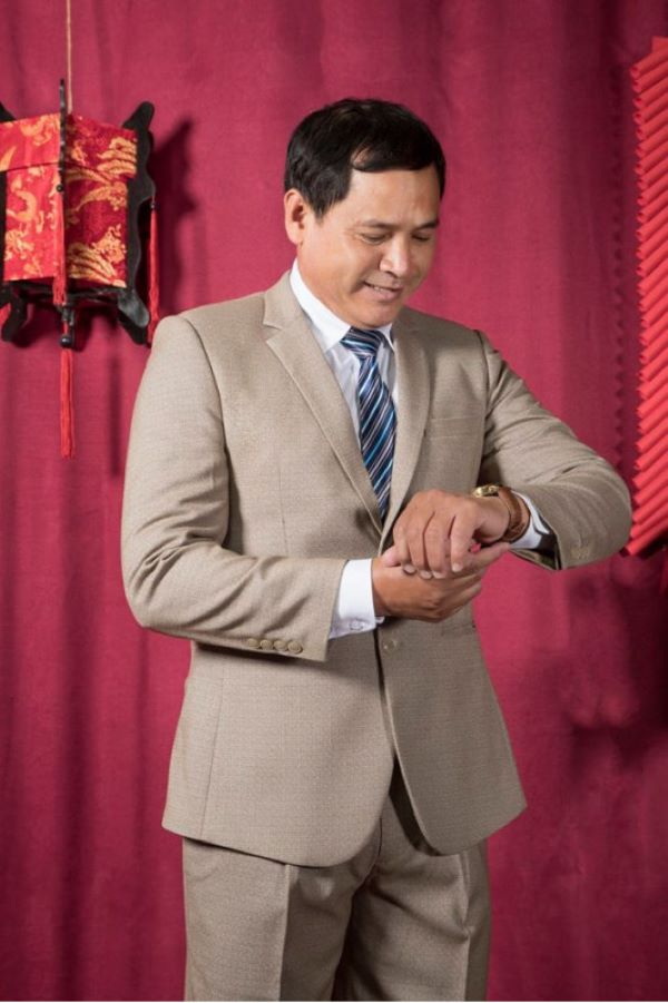 Kiểu áo vest thời trang công sở nam trung niên