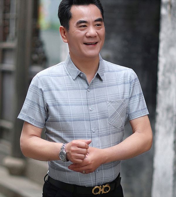 Kiểu áo sơ mi tay ngắn kẻ caro