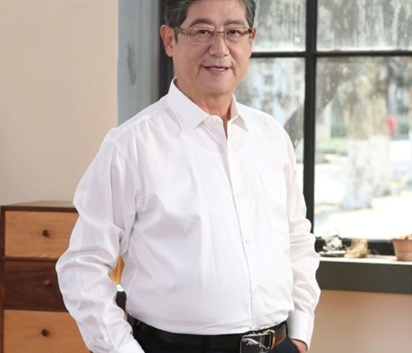 Kiểu áo sơ mi trắng