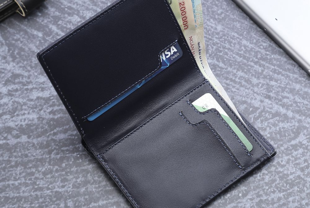 Không để ví quá dày và căng phồng