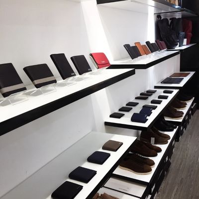 Cửa hàng ví da nam Leonardo